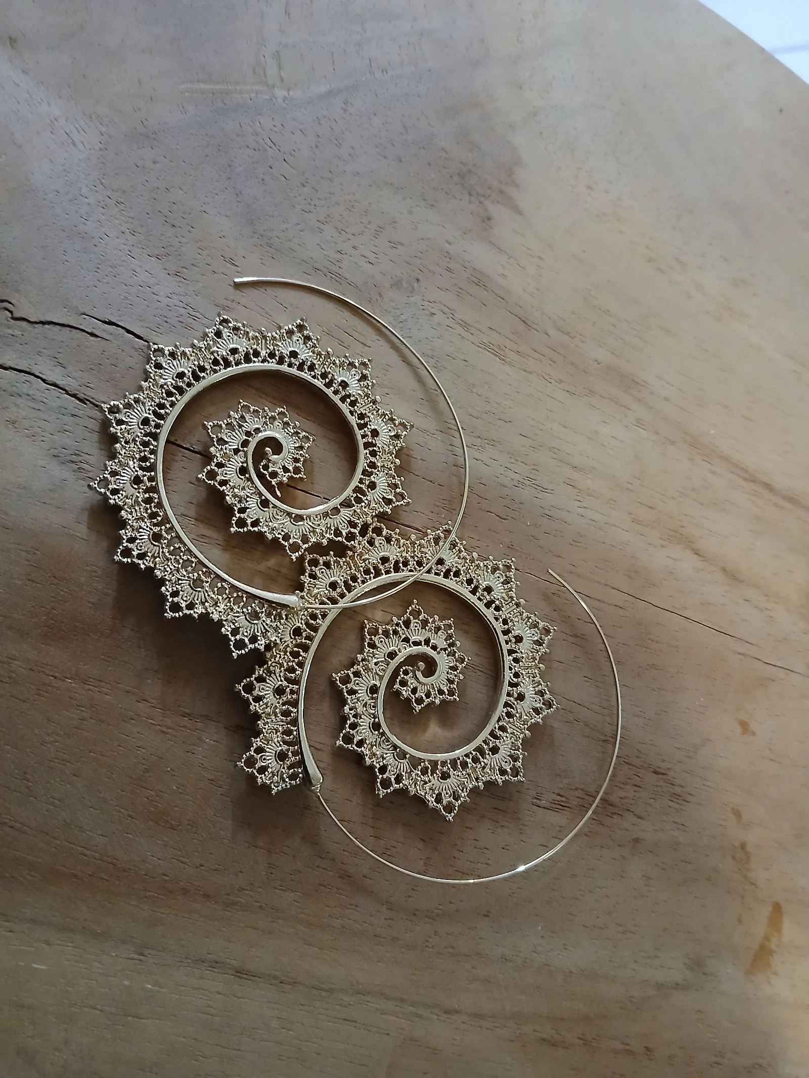 Boucles d'oreilles dorées y2k